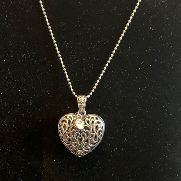 Handcrafted puffy heart pendant on 26 inch silver tone ball chain - Picture 1 of 3